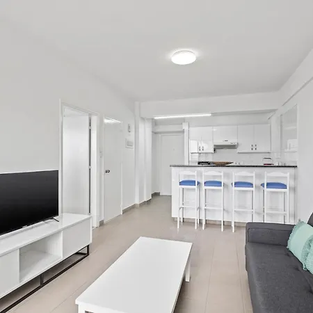 Modern Seafront With Marina Views Lejlighed