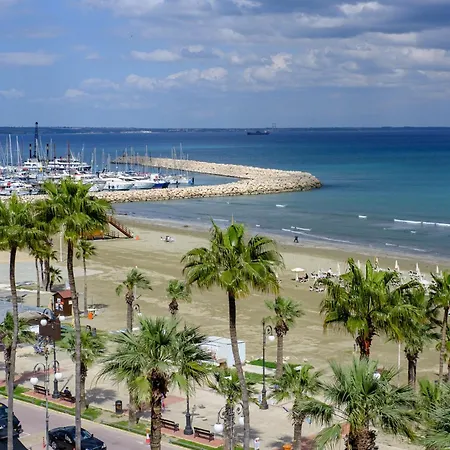 Modern Seafront With Marina Views Lejlighed Larnaca